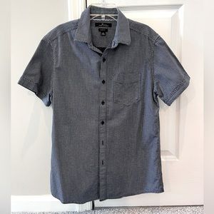 Men’s Marc Anthony short sleeved button down shirt size: small slim fit